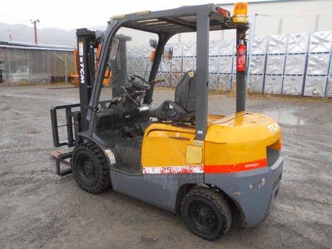 Xe nâng dầu cũ 2.5 tấn TCM FD25T3 Đời 2011 (Số Tự Động - Gật Gù)