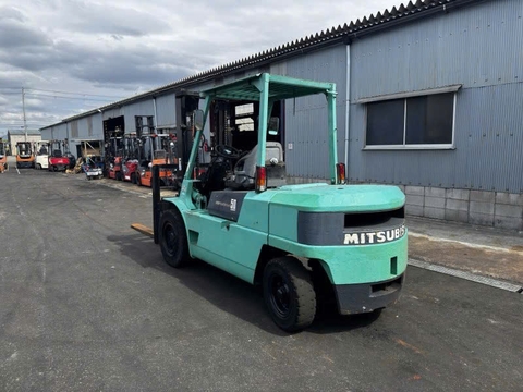 Xe nâng dầu cũ 5 tấn MITSUBISHI FD50 Đời 2000 (Dịch Giá - Càng Dài 1.79m)