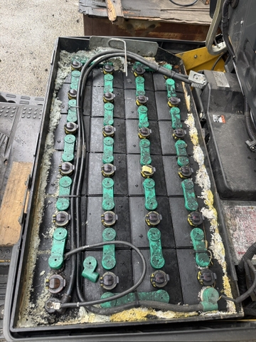 Xe nâng điện ngồi lái 900kg KOMATSU FB09H-12 Nâng Cao 5.5m (Đời 2015)