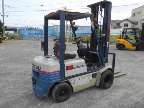 Xe nâng Nhật bãi 1.8 tấn KOMATSU FD18-11 tháp cao 5.5m - 210545