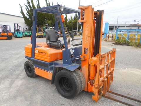 Xe nâng dầu 2.5 tấn TOYOTA 5FD25 Số Sàn (Lốp Kép - Gật Gù)