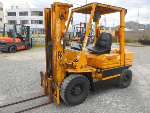 Xe nâng dầu cũ 2.5 tấn TOYOTA 5FD25 Đời 1987 (Số Sàn - Chui Cont - Gật Gù)