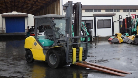 Xe nâng dầu cũ 4.5 tấn KOMATSU FD45T-10 Đời 2011 (Dịch Càng - Càng Dài 2.35m)