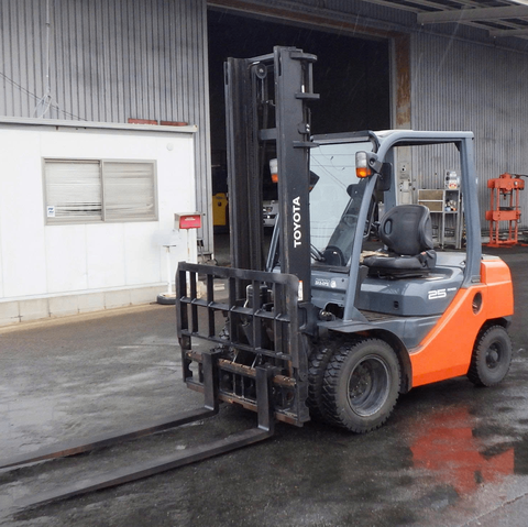 Xe nâng dầu cũ 2.5 tấn Toyota 02-8FD25 đời 2013 Nhật bãi số tự động gật gù lốp kép - 34533