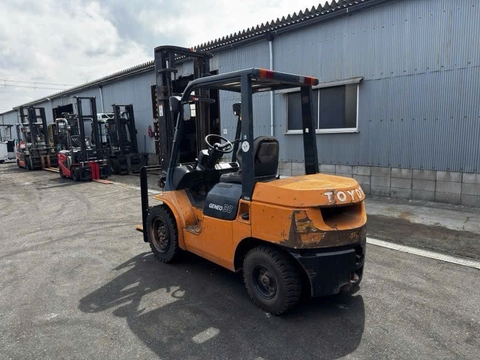 Xe nâng dầu 3 tấn TOYOTA 7FD30 Số Sàn (Đời 2000 - Nâng Cao 4m)