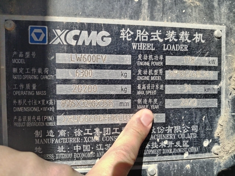 Máy xúc lật 6 tấn XCMG LW600FV Bản Cần Dài Đổ Cao (Đời 2020)