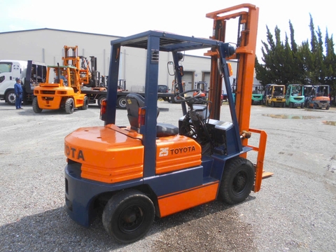 Xe nâng dầu 2.5 tấn TOYOTA 5FD25 Siêu Bền - Nâng Cao 4m (Giá Rẻ)