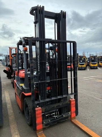 Xe nâng điện ngồi lái 2.5 tấn TOYOTA 40-8FB25 Đời 2021 (Nâng 6m - Lướt 3.942 Giờ)