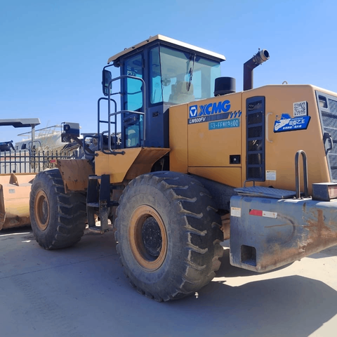 Máy xúc lật 6 tấn XCMG LW600FV Bản Cần Dài Đổ Cao (Đời 2020)