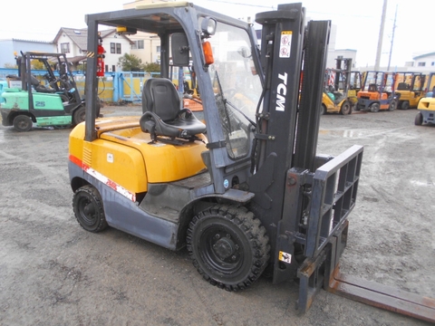 Xe nâng dầu cũ 2.5 tấn TCM FD25T3 Đời 2011 (Số Tự Động - Gật Gù)