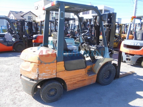 Xe Nâng Dầu 2.5 Tấn Toyota 7FD25/ 32014 (Năm 2004)