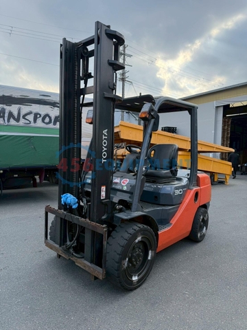 Xe nâng dầu 3 tấn Toyota 50-8FD30/35923 (Năm 2014)