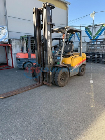 Xe nâng dầu 3 tấn TCM FHD30T3A/2Z900916 năm 2012