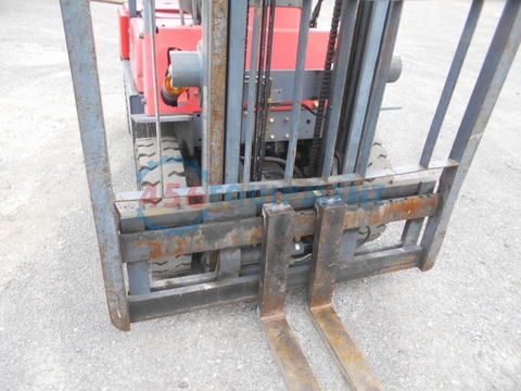 Xe nâng dầu 2.5 tấn Nissan FJ02M25/114019 - Động cơ bền bỉ, tích hợp dịch giá thông minh