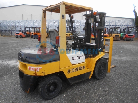 Xe nâng dầu 3 tấn TCM FD30Z8/24R60481