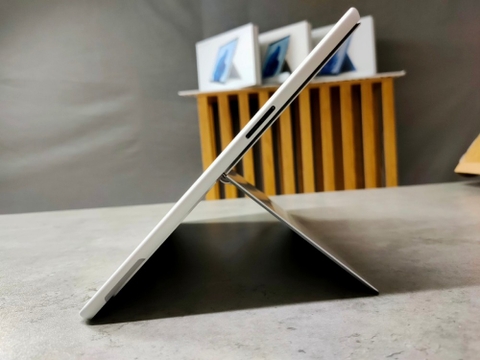 Surface Pro 9 i5 8GB 128GB (Platinum) like new