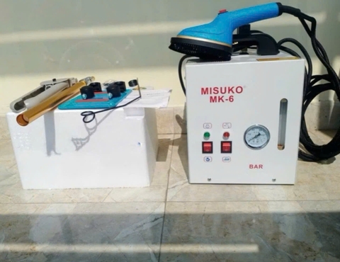 Bàn ủi, là hơi dạng đứng Misuko MK-6B chuyên là rèm và Veston . - 2