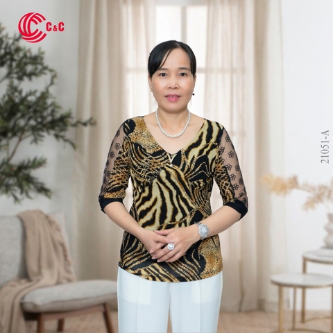 21051 - V-Neck Half Sleeve Top with Sheer Lace 3 Patterns and 4 Colors Options