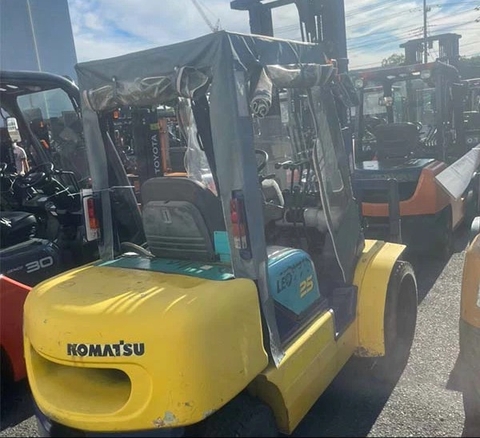 Xe nâng dầu Komatsu cũ FD25C-15 (Số sàn lốp kép)