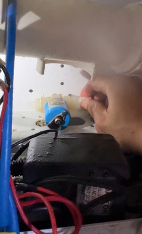 💧 Máy lọc nước chảy nước thải liên tục là do đâu?