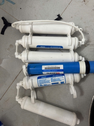 Máy lọc nước chảy nước thải liên tục là do đâu?