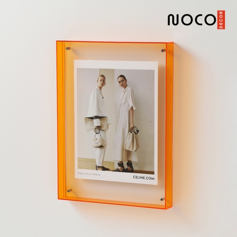 Khung tranh mica trong suốt viền cam