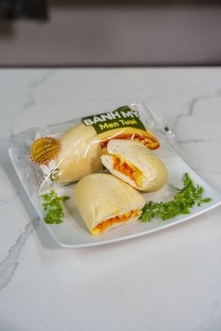 Bánh mì men tươi phô mai trứng muối