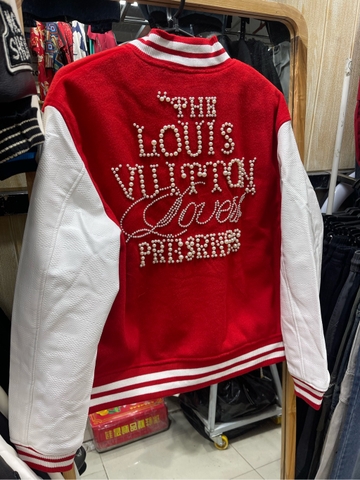 Varsity Lv đỏ đính ngọc trai
