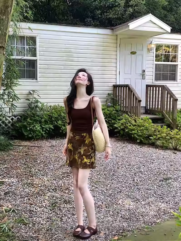 Áo 2 dây ôm phối chân váy họa tiết dáng ngắn_V11