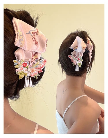 Kẹp tóc bướm lụa thêu hoa tua rua_T24