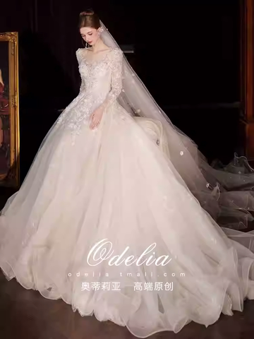 Váy cưới ren tay dài cổ vuông dáng công chúa_I38