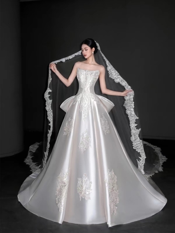 Váy cưới cúp ngực dáng công chúa ren thêu satin_I123