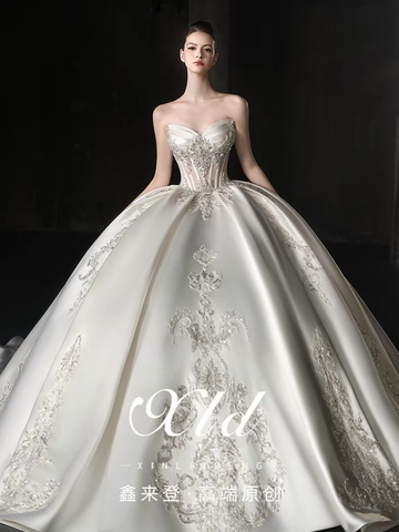 Váy cưới công chúa cúp ngực đính đá thêu họa_I150