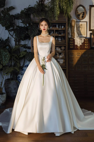Váy cưới satin cổ vuông dáng xòe phong cách cổ điển_I18