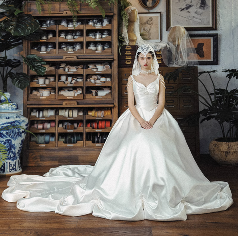 Váy cưới satin dáng công chúa đính ngọc trai_I26