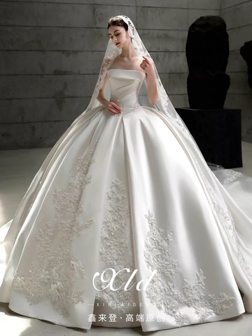 Váy cưới cúp ngực satin đính hoa ren_I151