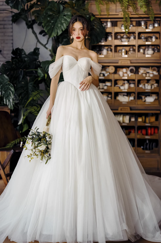 Váy cưới công chúa trễ vai voan bay_I08