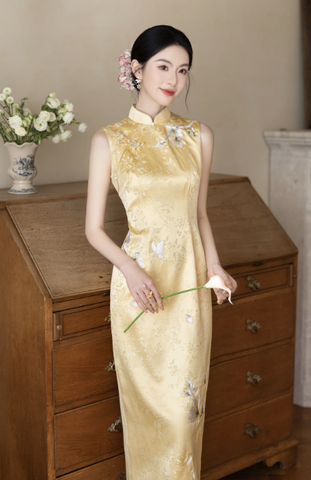 Sườn xám vàng ánh kim hoa thêu thanh lịch_I64