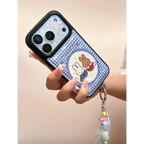 Ốp lưng Miffy caro xanh, hình đôi thỏ dễ thương, kèm dây đeo trang trí_O190 (Tất cả các dòng Iphone)