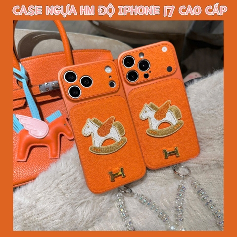 Ốp Lưng Iphone_Ốp Da Độ Camera 17Promax  Cao Cấp - Họa Tiết Ngựa Bập Bênh Phối Logo Kim Loại
