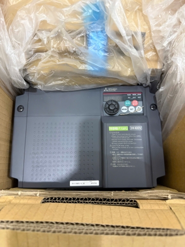 BIẾN TẦN MITSUBISHI FR-F740PJ-5.5K (5.5kW / 7.5HP - 380V)