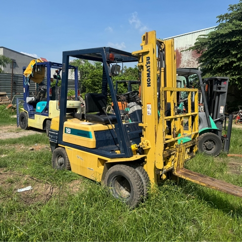 Xe Nâng Komatsu 1.8 tấn Ngã Đổ Lốp Đôi