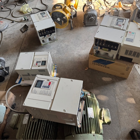 Biến tầm Yaskawa G7 18,5kw (25hp) 3 pha 200v