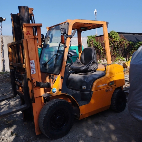 Xe nâng Mitsubishi Hoả Tiển 2.5 tấn Số tự Động Khung Cao 3M Sàng Từng Càng
