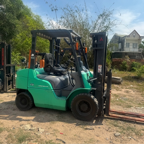 Xe Nâng Mitsubishi Hoả Tiển 2.5 Tấn Sàng Mặt Nạ FG25D