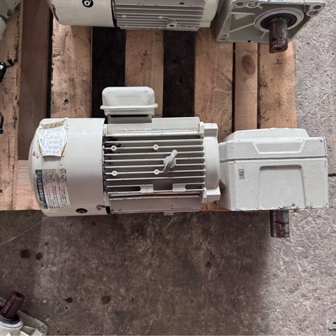 MÔ TƠ GIẢM TỐC SUMITOMO CYCLO (HYPONIC DRIVE) - 0.75KW - TỶ SỐ TRUYỀN 1/10 - Có Thắng Từ