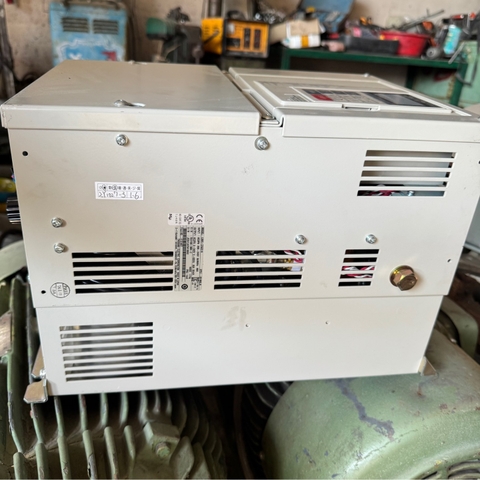 Biến tầm Yaskawa G7 18,5kw (25hp) 3 pha 200v