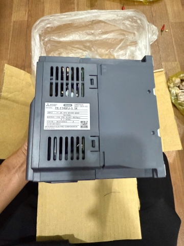 BIẾN TẦN MITSUBISHI FR-F740PJ-5.5K (5.5kW / 7.5HP - 380V)