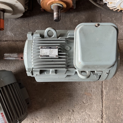 Motor Hitachi 15KW 4P