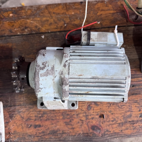 MOTOR GIẢM TỐC JAPAN – CHUYÊN TRỊ DÀN QUAY GÀ VỊT, HEO SỮA 100w 1:43